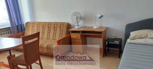 Centrum, ul. Ogrodowa, k. Hali Mirowskiej, metro