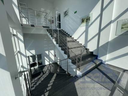 Nowoczesny budynek biurowo-magazynowy 901 m