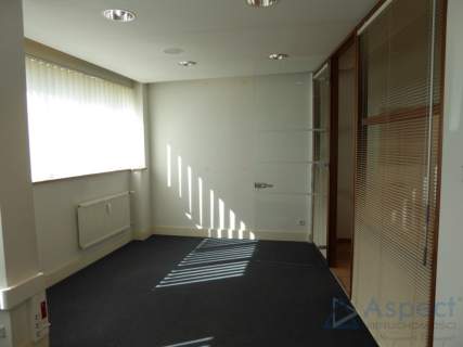 Lokal w ruchliwym miejscu, 174 m2, Pomorzany
