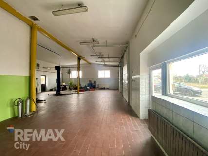 Lokal przy trasie E7 z parkingiem i biurem