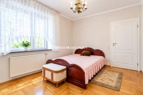 Trzy pokoje Znakomity stan Do wejścia 74m2