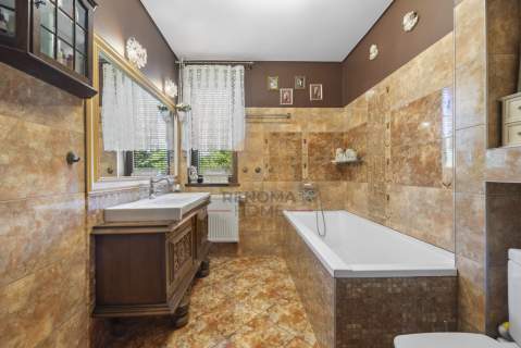 Garaż na 2 samochody 250m2 domu zielona okolic