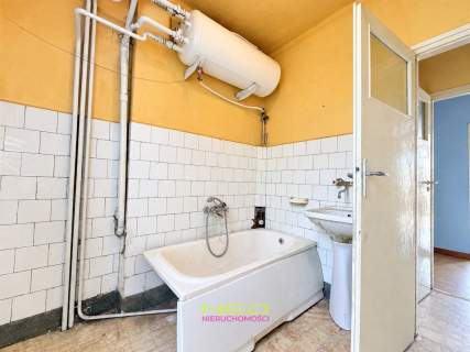 Piętro domu 80m2 2 pokoje garaż