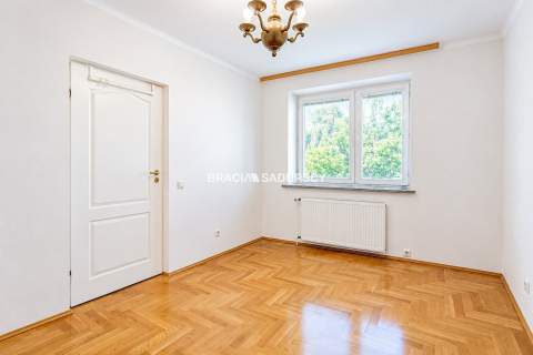 Trzy pokoje Znakomity stan Do wejścia 74m2