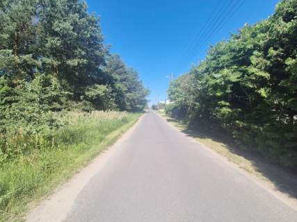 3. Ogrodzona działka z WZ pod dom i garaż .
