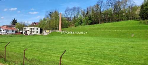 Działka pod usługi lub zabudowe jednorodzinną