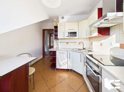 48,16 m 2. i ostatnie piętro osobna kuchnia balkon około 6 m...