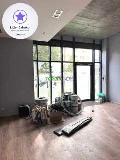 Elegancki lokal z witrynami, obok SOHO