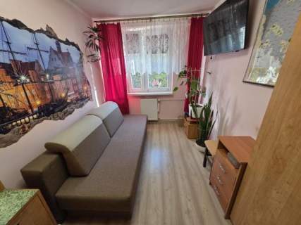 2 pokoje z osobną, jasną kuchnią.