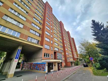 3 pokojowe z osobną kuchnią i loggią 48 m 2.
