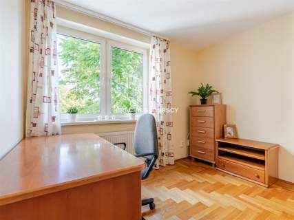 2 pokoje niezal.garaż 1 piętro kom.lok Wybickiego