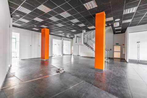 Lokal usługowy na parterze