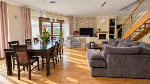 Dom wolnostojący 266 m2 Działka 4 723 m2 pod działalność Obór