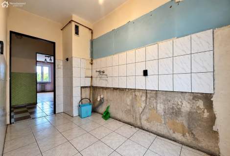 3 pokoje Balkon Do remontu Duży potencjał