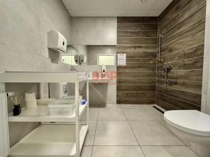 Wyjątkowy lokal usługowo-medyczny z witrynami 145 m2