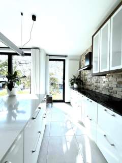 122 m2 5 Pokoi Ogród 70 m Taras 40 m 2xMP