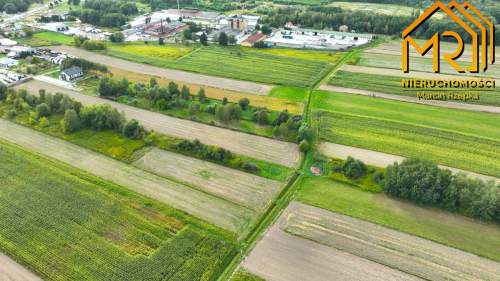 Sześć działek pod zabudowę   od 8 do 15 ar, blisko
