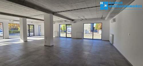 Lokal na parterze 161 m2, do własnej aranżacji, duże przeszklenia