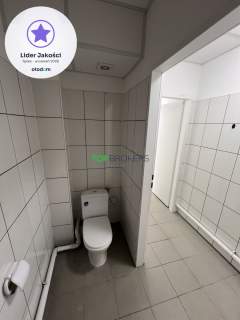 Narożny lokal z dużymi witrynami na sklep/gastro