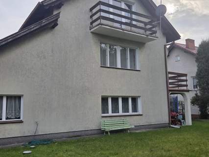 solidny dom z 3 mieszkaniami w centrum Rumi w spokojnej lokalizacji