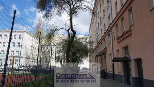 Centrum, ul. Ogrodowa, k. Hali Mirowskiej, metro