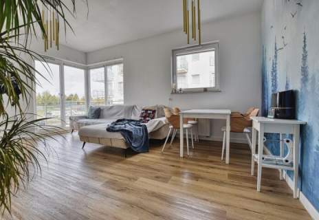 70 m2 3 pokoje Balkon 10 m2 Wysoki standard