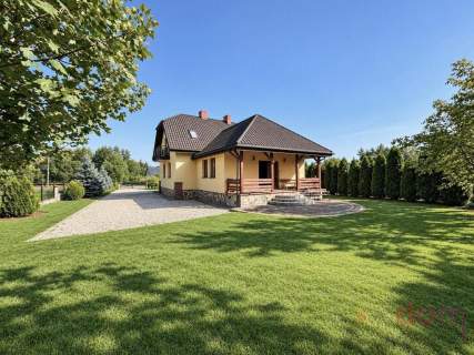 Dom w Strawczynie, działka 6800 m2, z lasem.