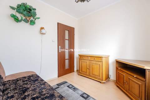 3 pok/ osobna kuchnia/ balkon- ul. Stojałowskiego.