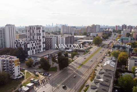Kawalerka przy Placu Szembeka z widokiem na zieleń