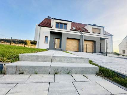 Nowy dom 122 m z pompą ciepła i garażem Sobótka