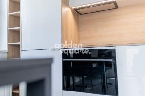 Eleganckie trzypokojowe z klimatyzacją i balkonem