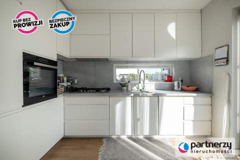 Trójstronne Zadbane Słoneczny ogród 130m2