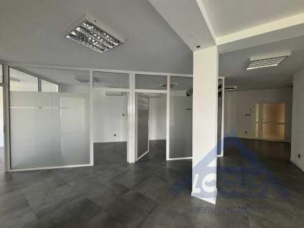 Biuro przy metrze od zaraz 210 m2.