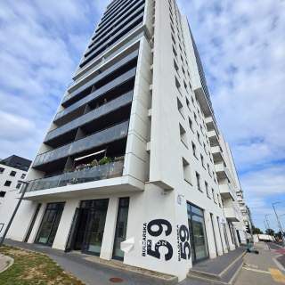 190M2 lokal do wynajęcia, parking, witryny