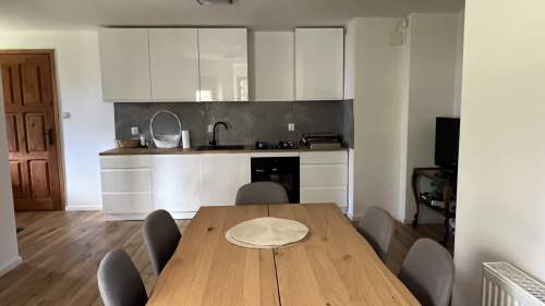 Dom z apartamentem przy jeziorze i lesie