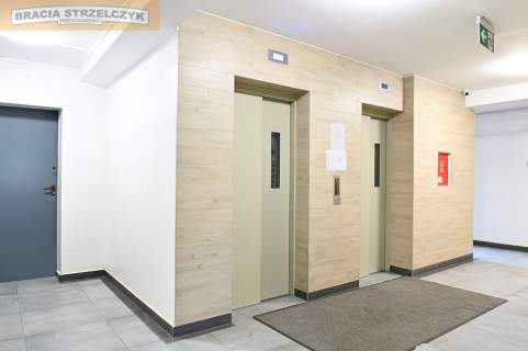 Dwupokojowe mieszkanie w dobrej lokalizacji do remontu.