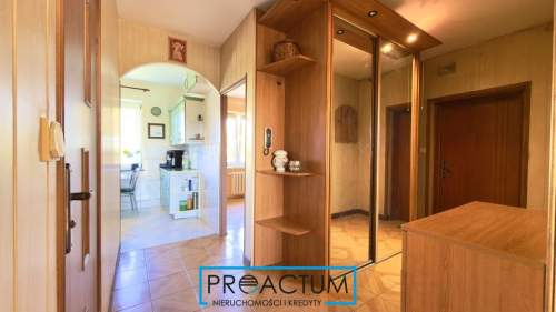 55 m2, 3 pokoje, 1 piętro, balkon 12 m2, cegła