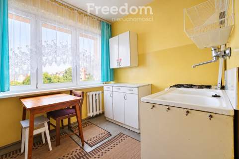 3 pokoje, 48 m2, III piętro, balkon, os. Wolność 1, Bełchatów