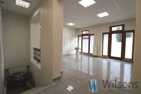 Atrakcyjny lokal na parterze- ścisłe centrum