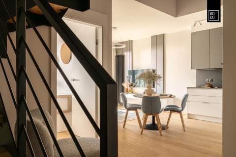Wykończony apartament z antresolą i balkonem
