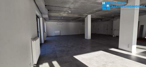 Lokal na parterze 161 m2, do własnej aranżacji, duże przeszklenia
