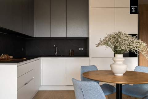 Wykończony apartament z antresolą i balkonem