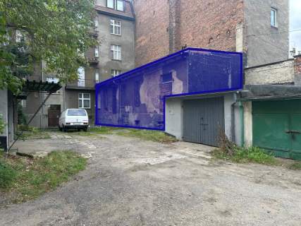BUDYNEK Z POTENCJAŁEM NA MAGAZYN LUB LOKAL UŻYTKOWY - 168 m2