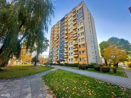 3- pokojowe mieszkanie w centrum z balkonem.