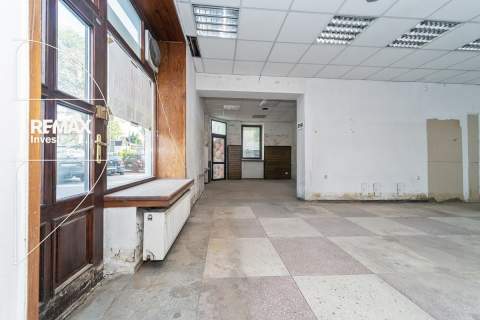 Lokal z parkingiem w centrum miasta