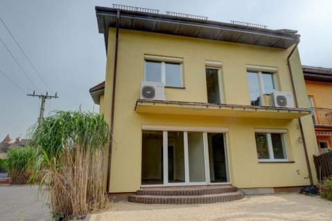 Budynek 274m na sprzedaż - Warszawa Bielany