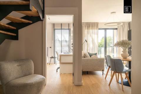 Wykończony apartament z antresolą i balkonem