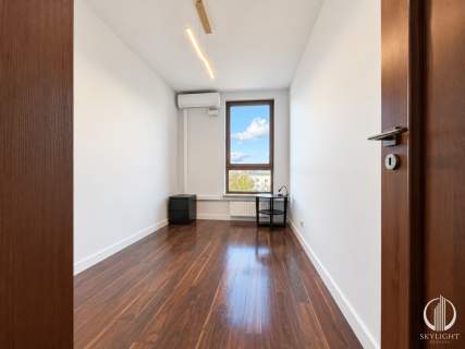 Czteropokojowy apartament na Woli