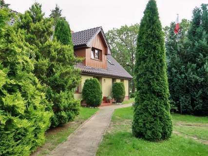 Dom z cegły plus 2 domki, 4700 m działka, 8 km od Bałtyku