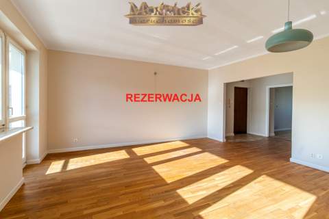 Dwa pokoje na Kabatach z oddzielną kuchnią
